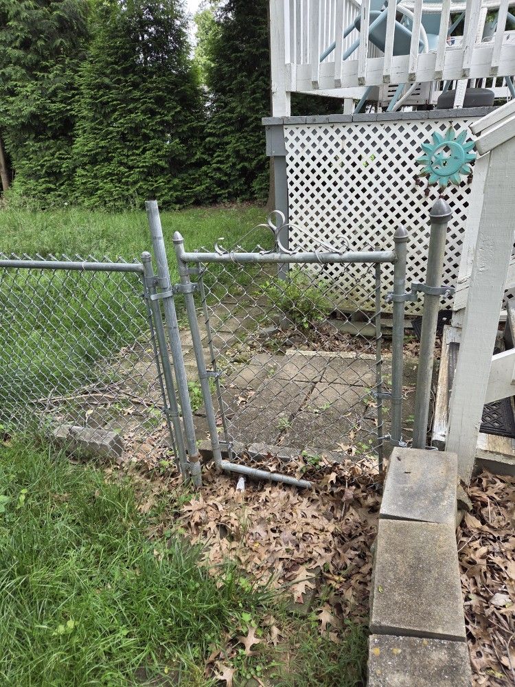 FENCE 120 ' PORTABLE SECTIONS 4'X10' EACH