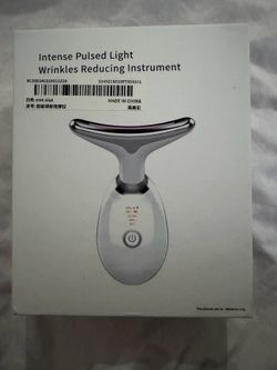 LED Light Therapy Face & Neck Device - Wrinkle Reducing + 3 Colors