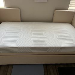Trundle Bed, Like New! 