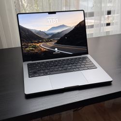 MacBook Pro M2 Max, 1 TB SSD, 32 GB RAM,  Excellent Condition
