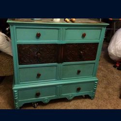Antique Dresser. Solid Sturdy Lots Of Character!