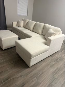 Brand new cream sectionals with free ottoman