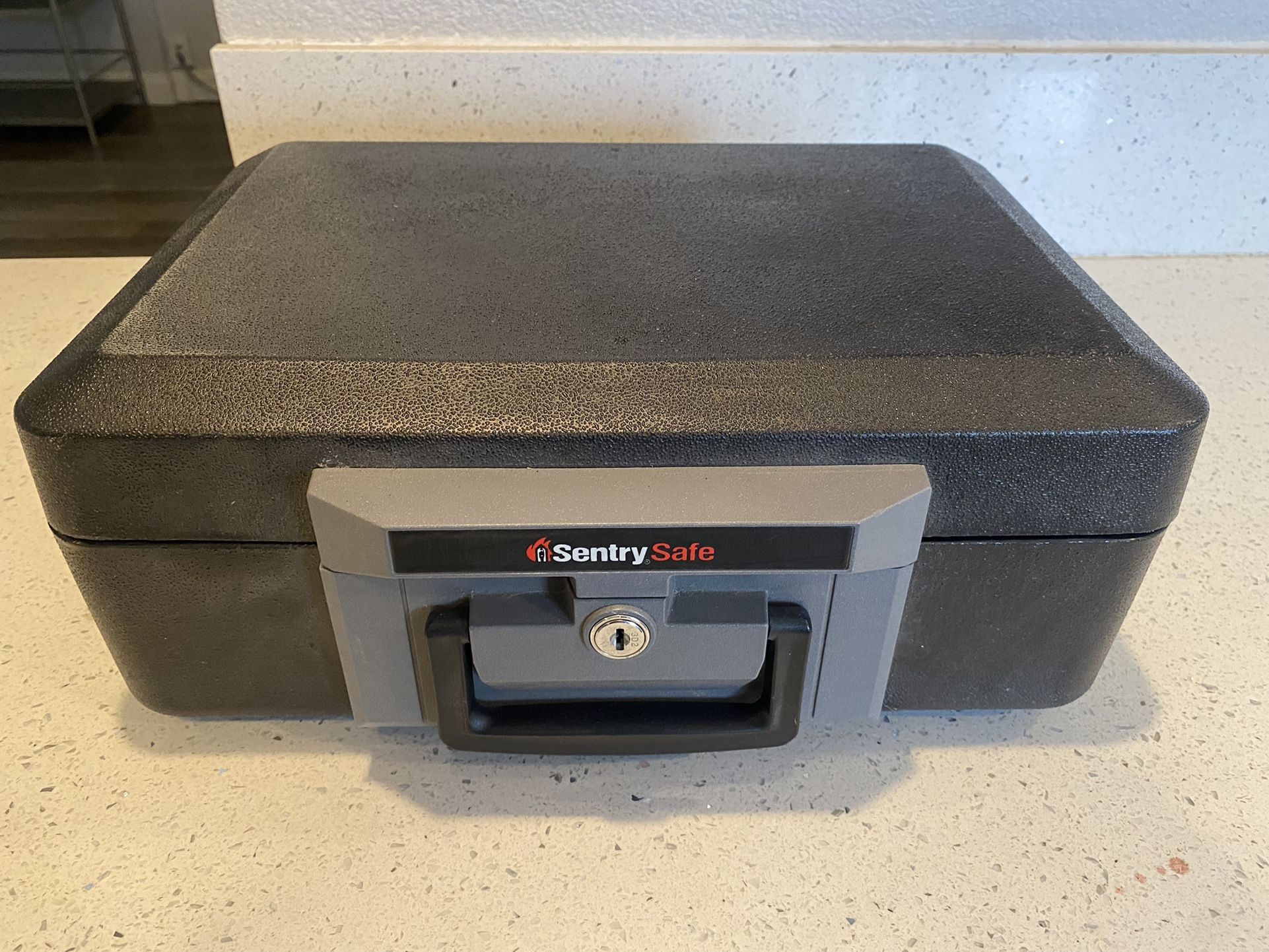 sentry fire safe. like new. 15x11x6.5. includes 2 keys.