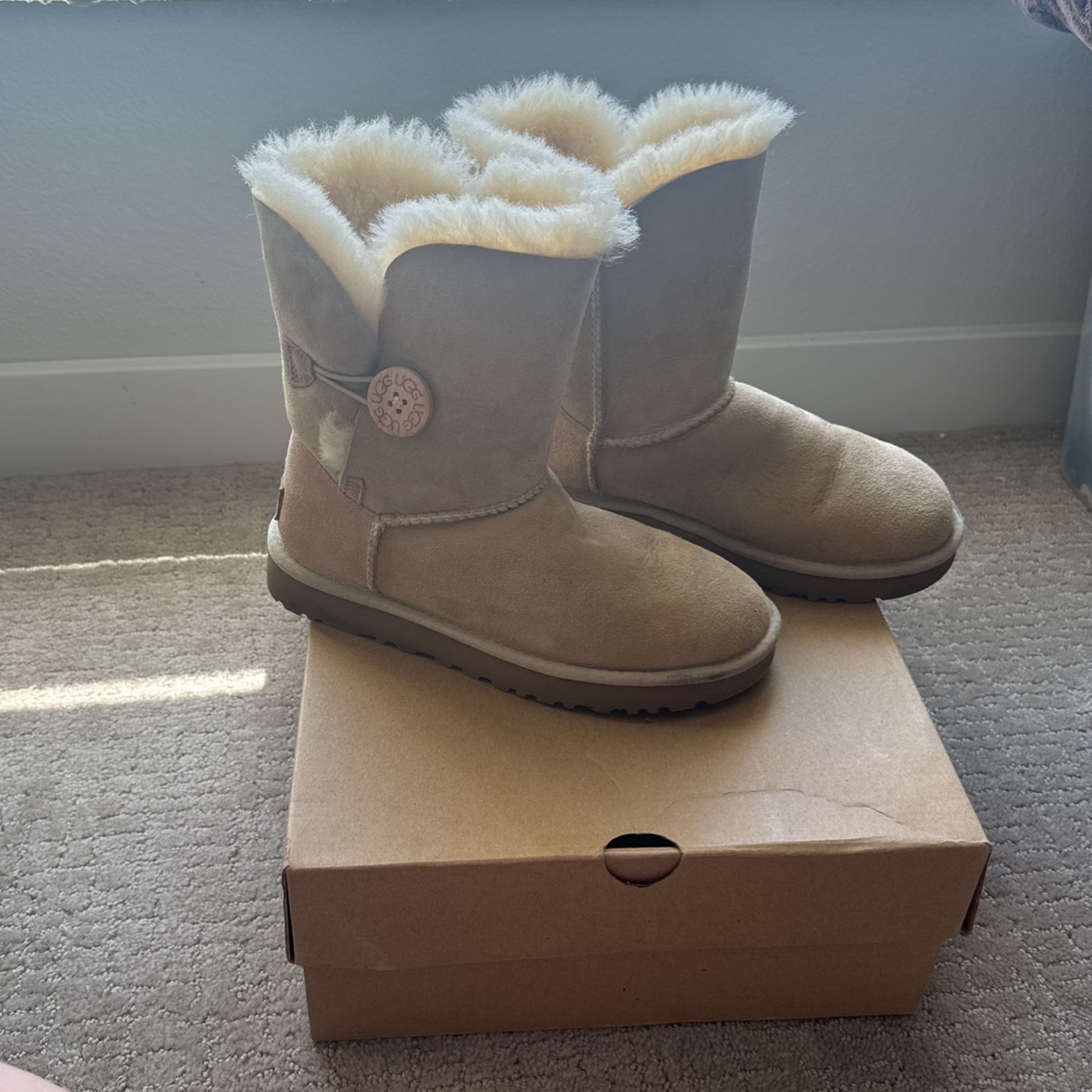 Ugg Bailey Boots with Button 