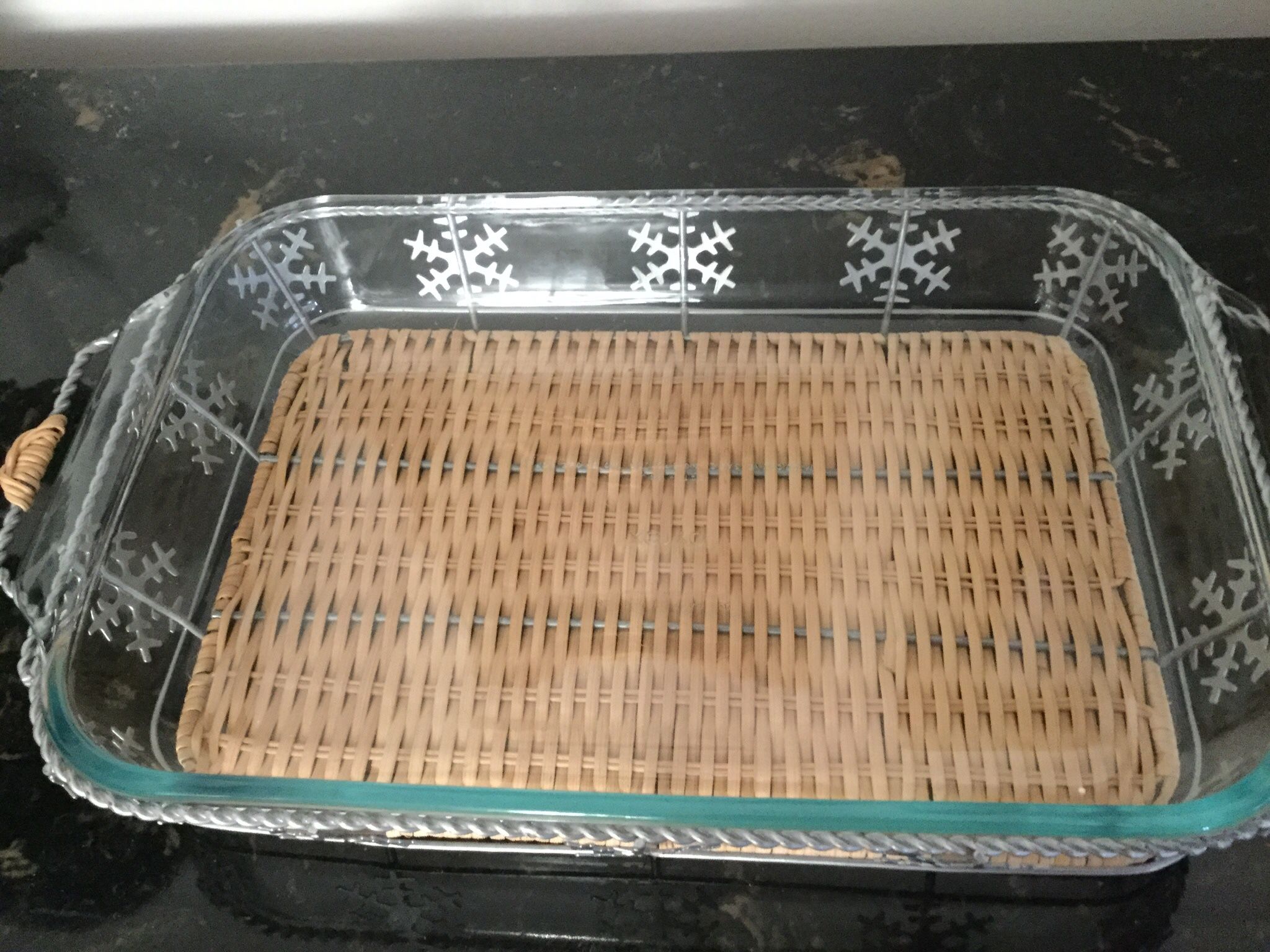 9x 13 Pyrex Baking Dish With Cradle