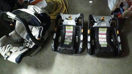 Chicco carset and one base