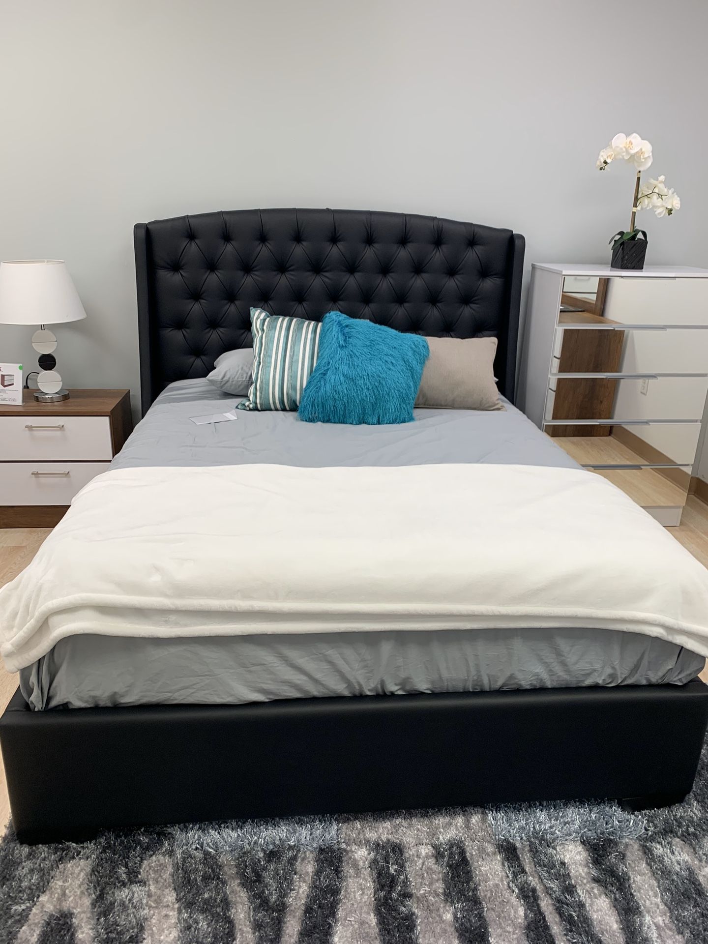 Queen bed // financing available only $49 down payment