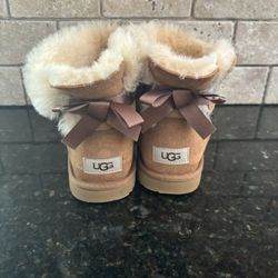 UGG Mini Bailey Bow II Size 5