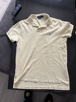 MENS YELLOW POLO W/GREEN HORSE SZ. M