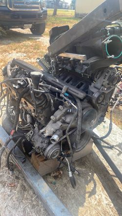 Pulled V8 Engine with Accessories