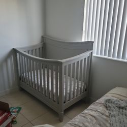 Baby Crib/ Cuna Para Bebé 