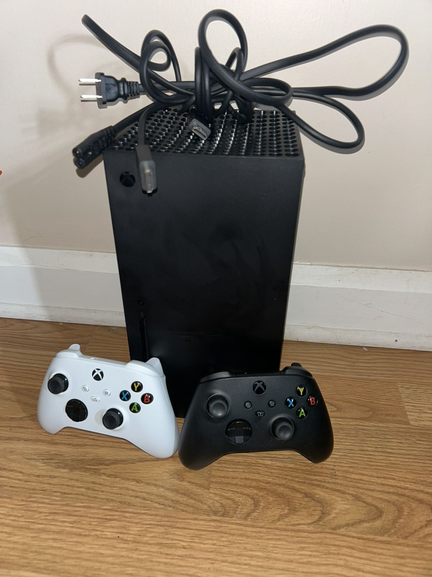 Xbox Series X Plus 3 Controllers 2 Black 1 White Plus The Xbox Cords !!
