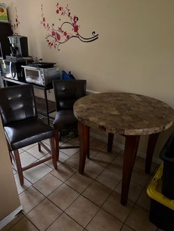 Round Pub Table with 2 Bar Stools