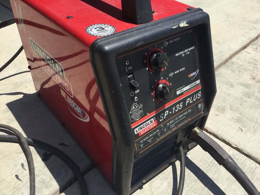 Lincoln Electric SP135 Plus MIG Welder for Sale in Bakersfield, CA
