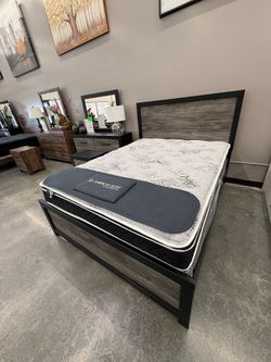 4 PC QUEEN BEDROOM SET