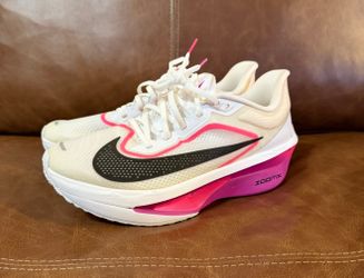 Brand New Size 9.5 Women’s Nike Zoom Fly 6