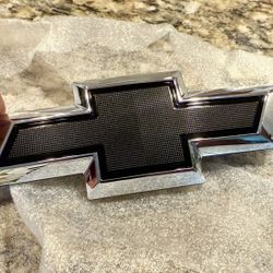 2 Genuine Gm Parts Bow Tie Emblem