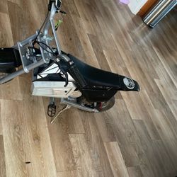 Razor 350 26mph Comes With Charger Modded 36v Controller,battery, Throttle New Pegs Head Light, Key Extension, Stickers