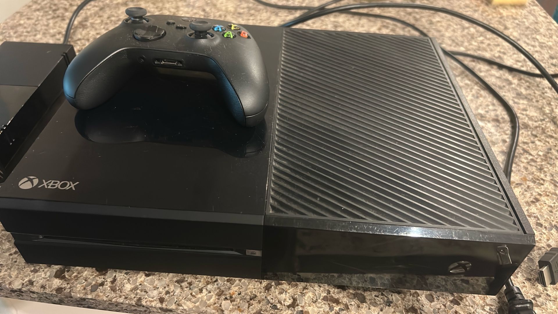 Xbox One w/ HDMI cord And controller