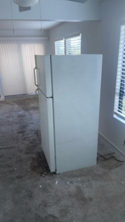 Refrigerator, Apartment Size