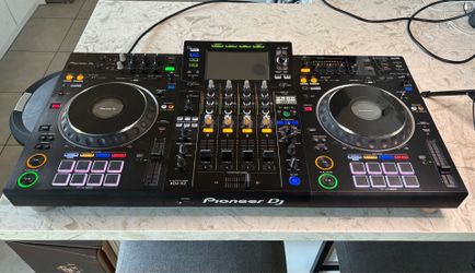 Pioneer DJ XDJ-XZ Standalone DJ Controller - Powers On - Needs Repair