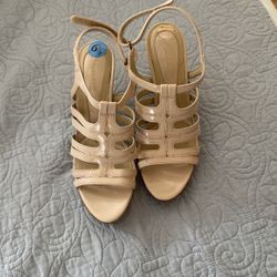 Naturalizer and find comfort, 6.5 Patton leather cream color