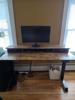 Electric standing desk