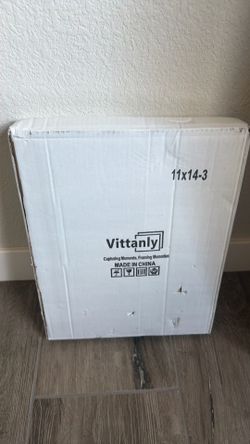 Vittanly 11 x 14 picture frame set of 3, 8x10 with mat new!