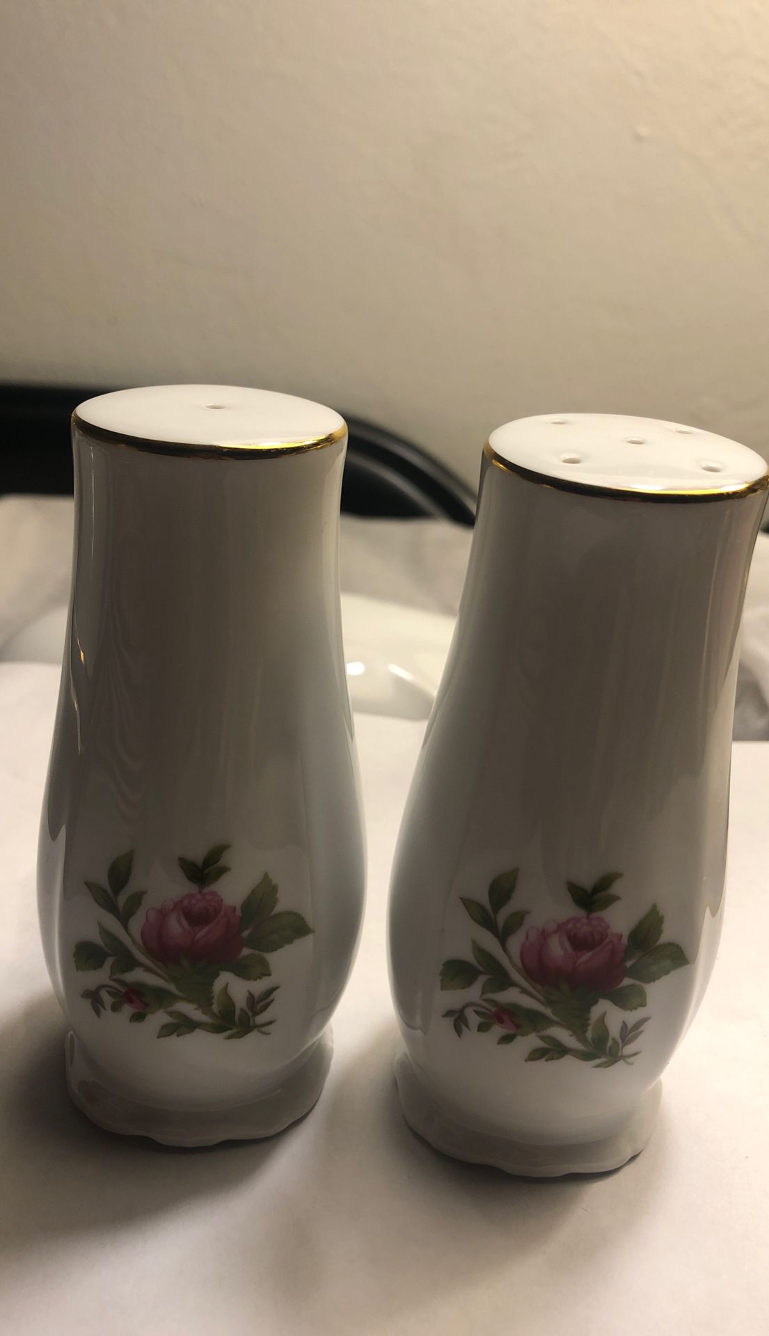 Salt & shaker Johann Haviland