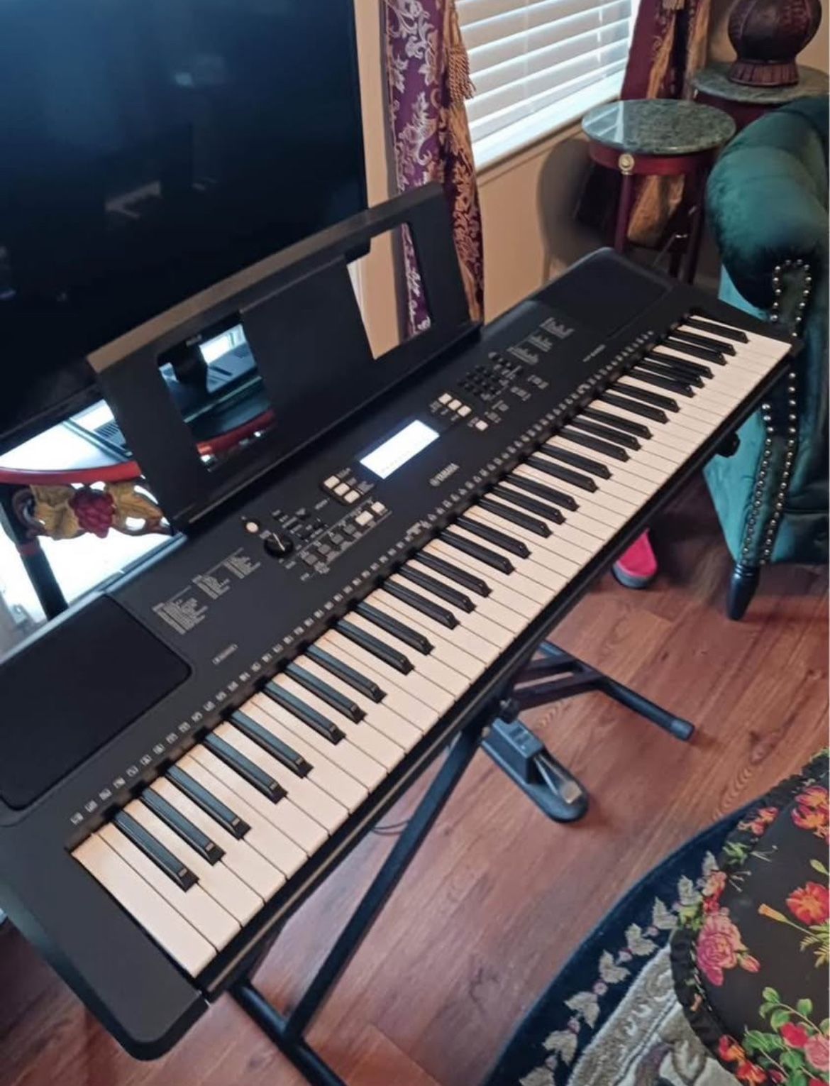 Yamaha PSR-EW310 76-Key keyboard With Power Adapter and Stand