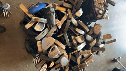Golf putters (about 120)