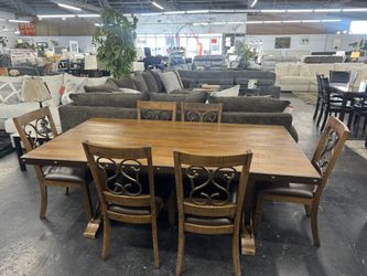Ralphaela 7 Dining set