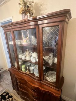 Solid Wood China Cabinet / Hutch