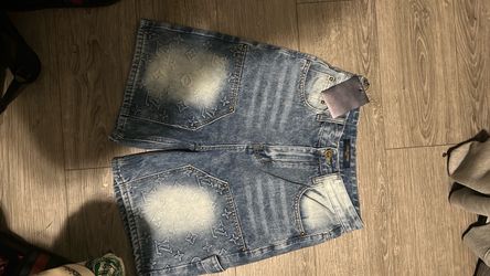 Louis Vuitton Jean shorts size small can fit M to