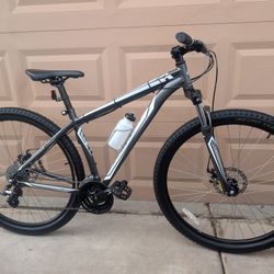 29"x2.0. SPECIALIZED HARDROCK MENS MOUNTAIN BIKE..(M)17.5. EXCELLLENT CONDITION WITH FRESHLY TUNE UP 👌🏼