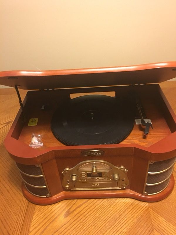 PYLE Vintage All in one Audio. Like New. Everything works. AM/FM. CD player. Cassette. USB. Record Player.