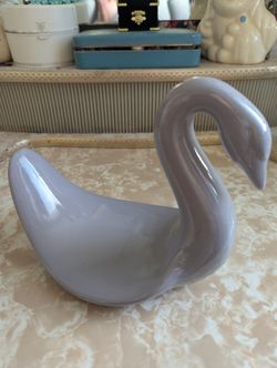 1980's Lavender Swan towel holder