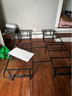 Metal bed frame
