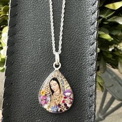 Sterling Silver Blessed Mother Mary surrounded by Genuine Flowers Pendant Necklace NWT.