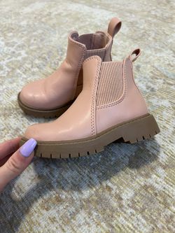 Pink Old Navy Toddler Booties