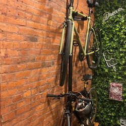 Feedback | Floor-to-Ceiling Adjustable Dual-Bikes Rack