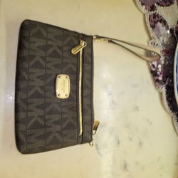 MICHAEL KORS CLUTCH WALLET