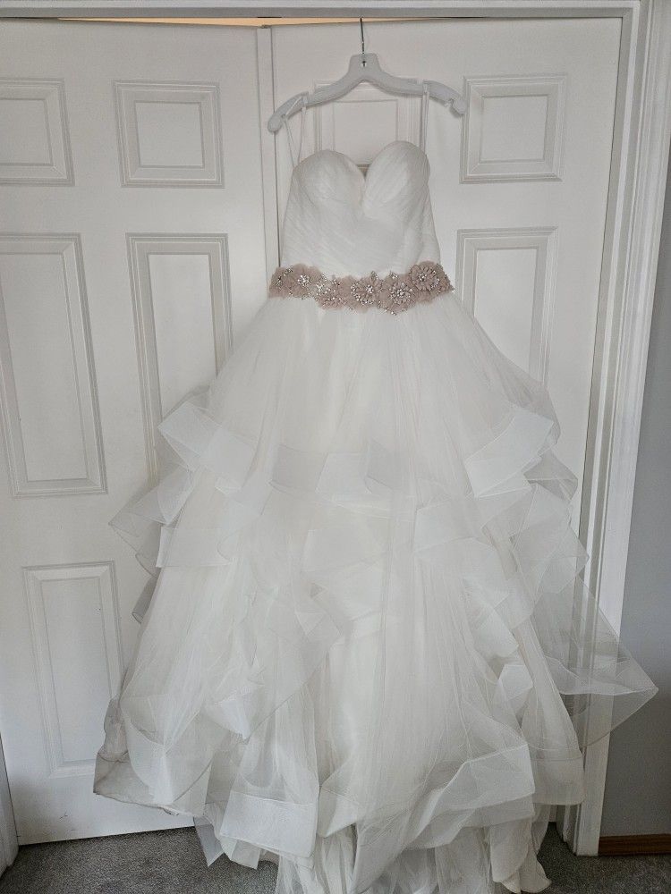 Pre-owned Allure Bridal 9408 Wedding Dress Size 12/14