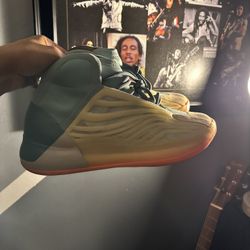 Yeezy Quantum Hi-Res Coral 