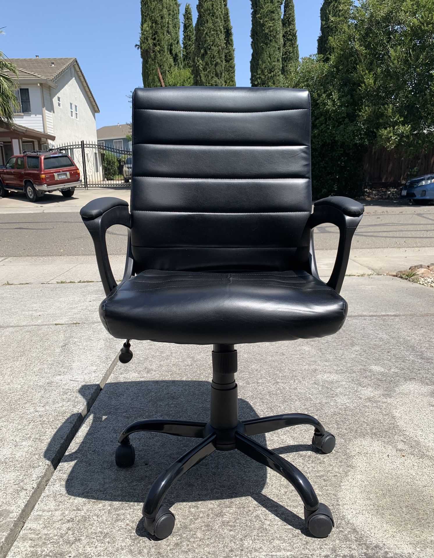 Mainstays Bonded Leather Mid-Back Manager's Office Chair