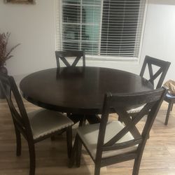 Round Dining Table With 4 Chairs