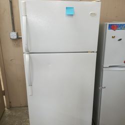 Frigidaire white Top freezer Refrigerator FREE LOCAL DELIVERY 