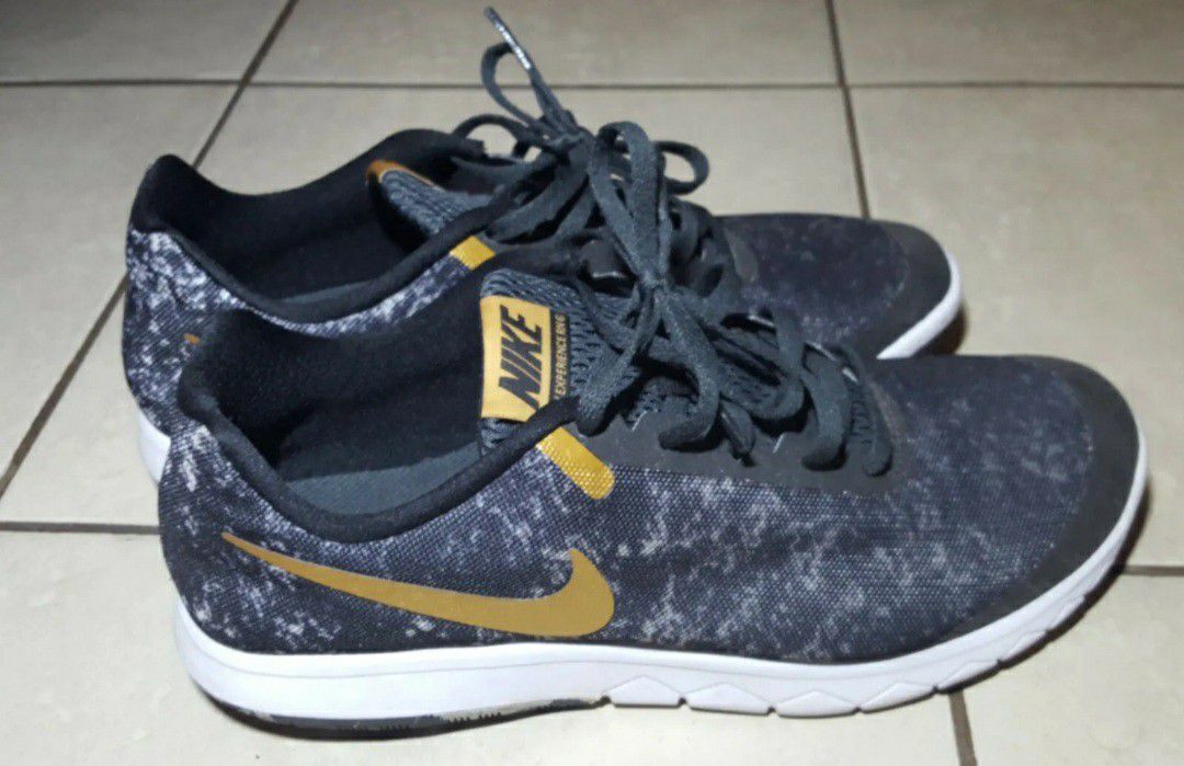 Nike Flex Experience RN6 Size 9.5 Running Shoes Black Gold for Sale in Phoenix, AZ -