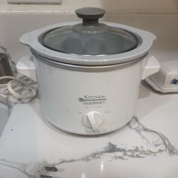 Kitchen Gourmet 1.5 Qt. Slow Cooker Crock Pot