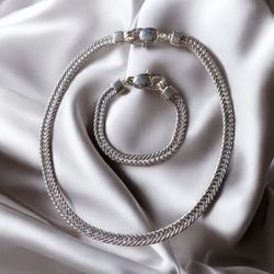 Vintage Chunky Set Necklace And Bracelet With beautiful Clasp